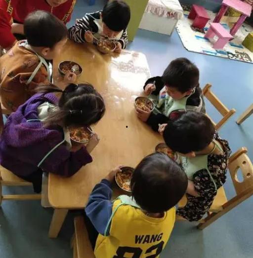 宜兴幼儿园王老师吃瓜