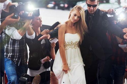 梦见明星帮我们签名,明星签名背后的神秘启示