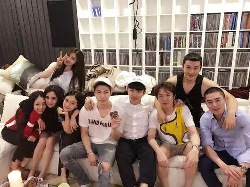 闺蜜进了娱乐圈吃瓜视频